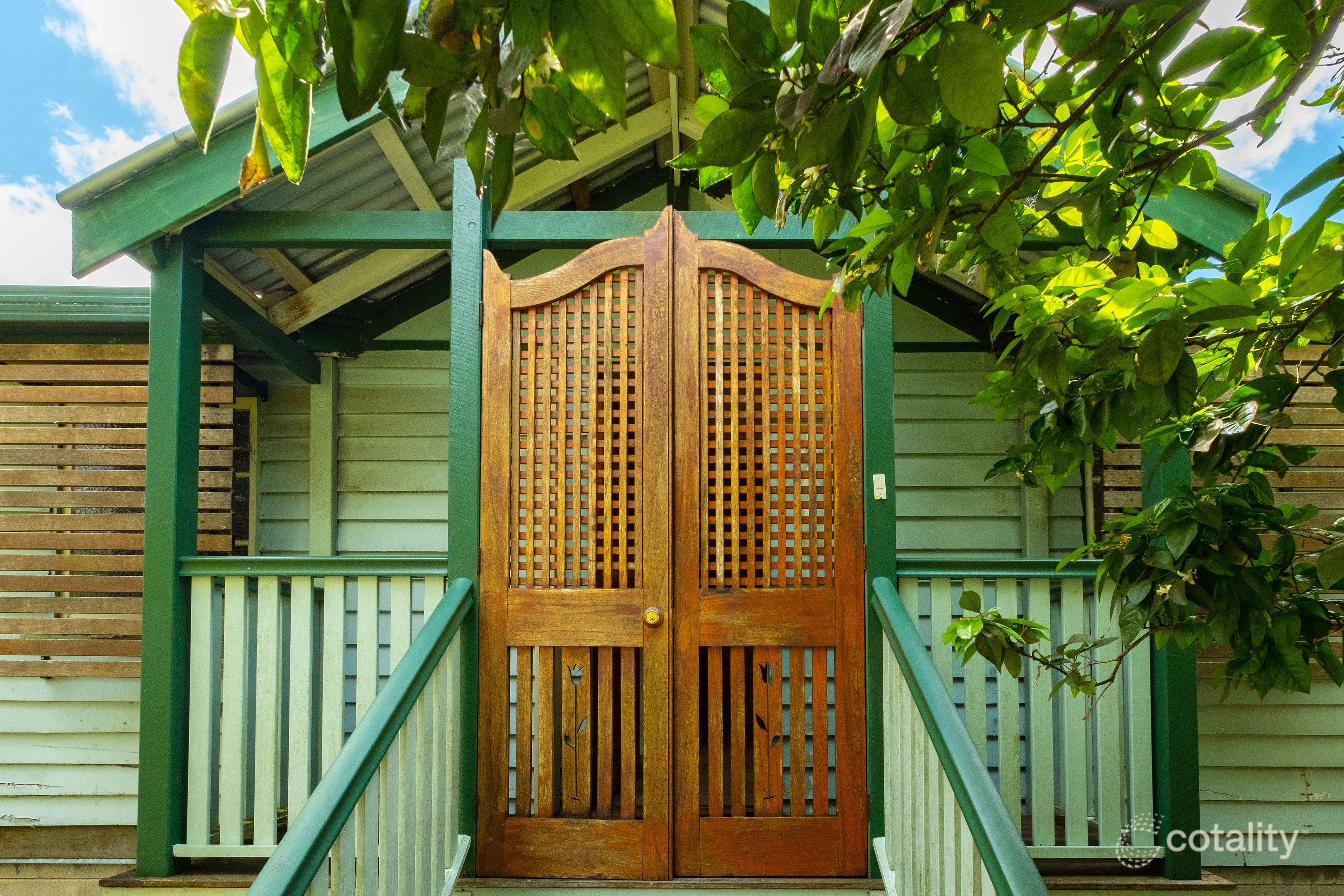 19 Sterculia Ave, Holland Park West, QLD 4121