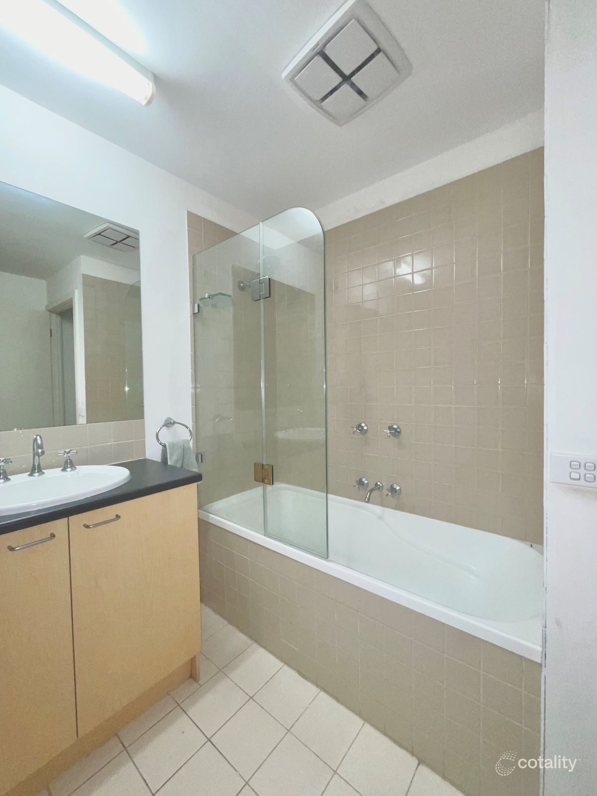 18/1-13 Gatehouse Dr, Kensington, VIC 3031