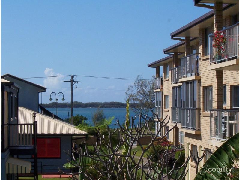 2/6 Vernia Pl, Biggera Waters, QLD 4216