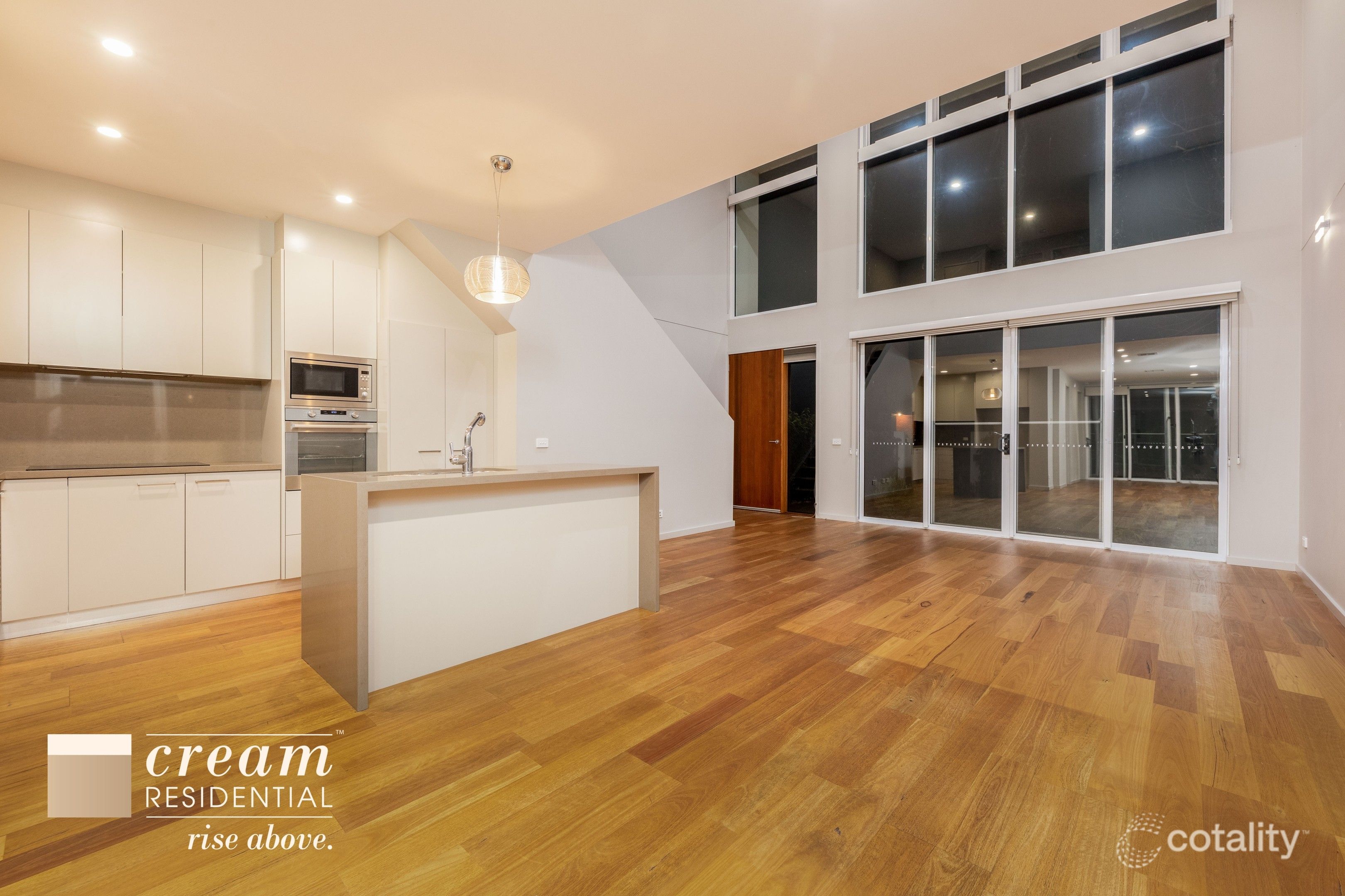 2/4 Mcnicoll St, Hughes, ACT 2605