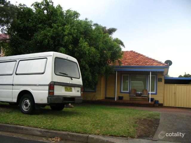 15 Lynwen Cres, Banksia, NSW 2216