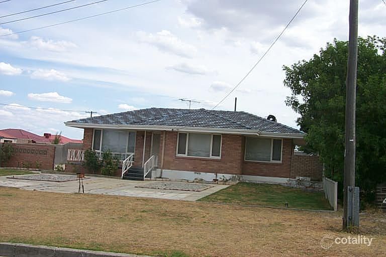 2 Merian Cl, Bentley, WA 6102