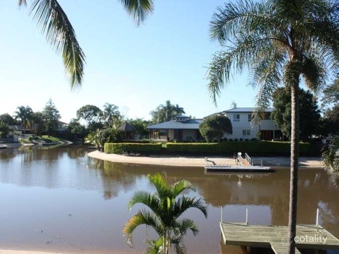 9 Meredith Dr, Broadbeach Waters, QLD 4218