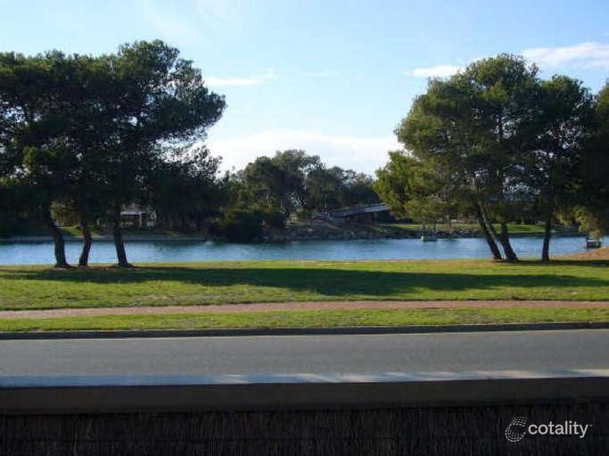 4/1 Moorea Ct, West Lakes, SA 5021