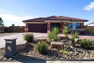1 Woningary Cres, Doreen, VIC 3754