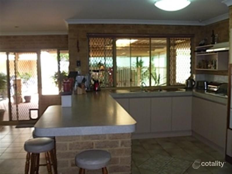 14 Kunzite Ct, Forrestfield, WA 6058