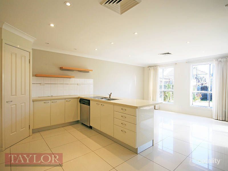 5 Hunterford Cres, Oatlands, NSW 2117