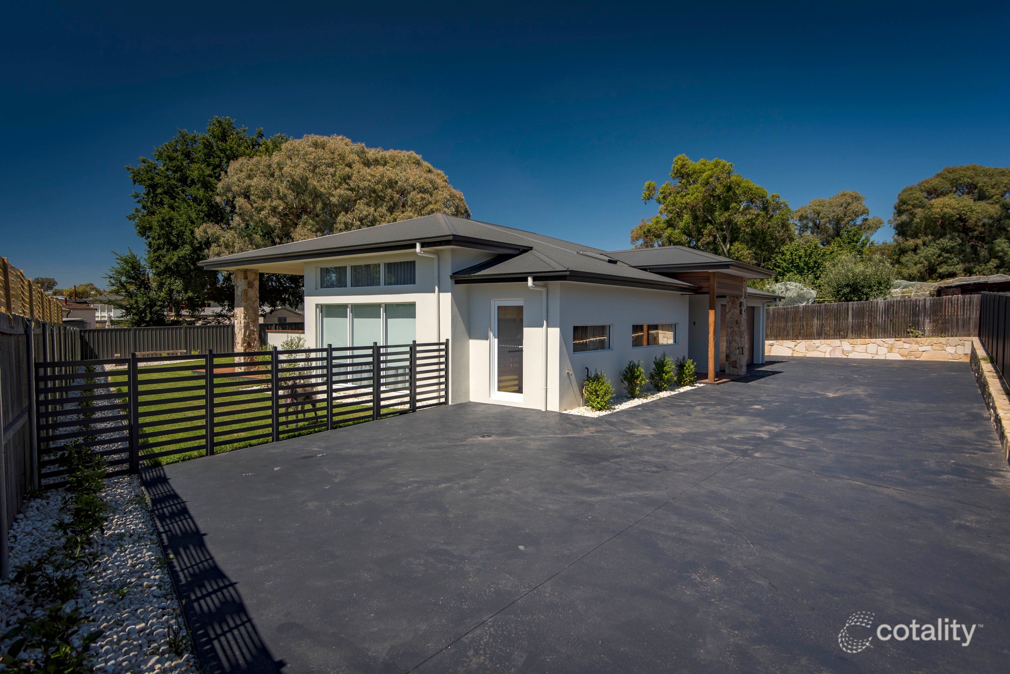 2a Hazelwood St, Karabar, NSW 2620