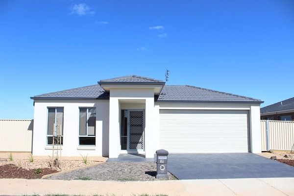 19 Chifley Dr, Delacombe, VIC 3356