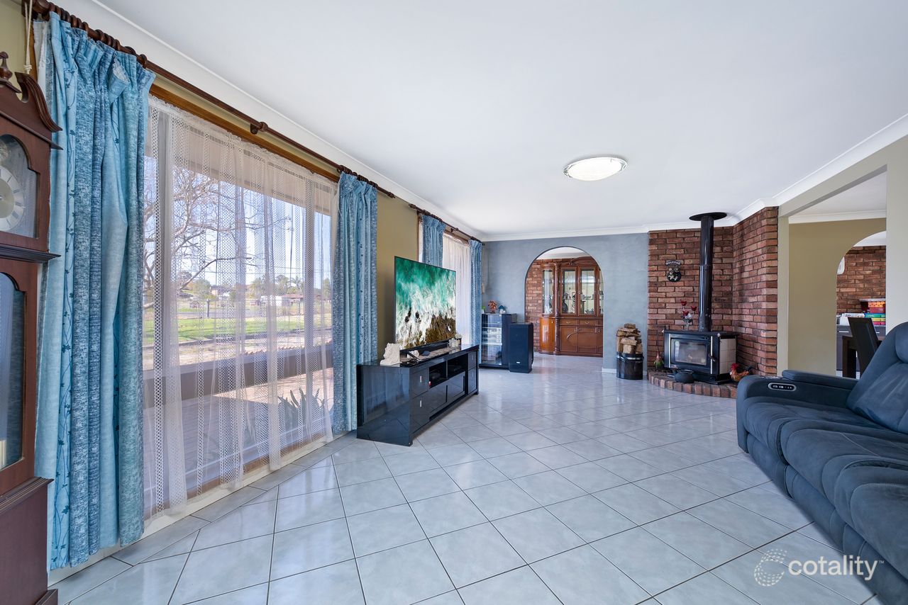 10 Masterfield St, Rossmore, NSW 2557
