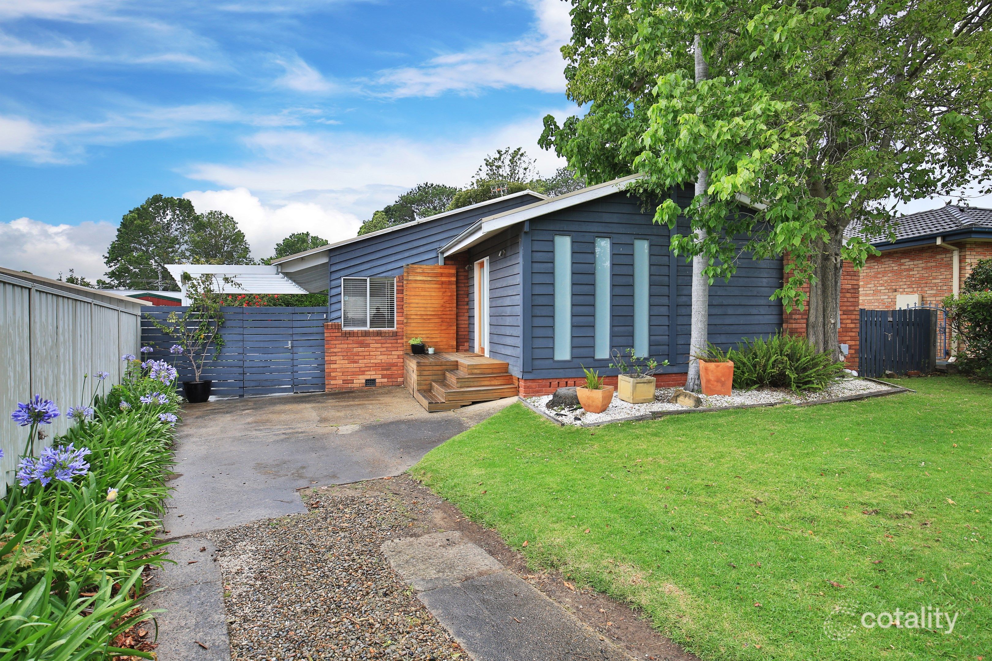7 Monk Cres, Bomaderry, NSW 2541