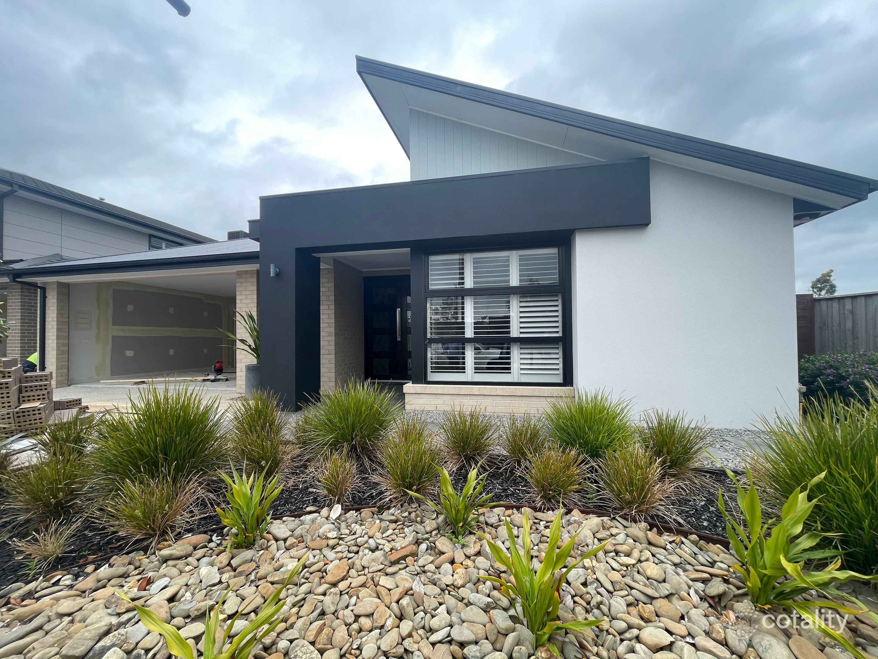 8 Atherton Ave, Officer South, VIC 3809