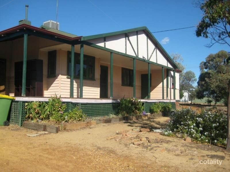 15 Moore St, Wongan Hills, WA 6603