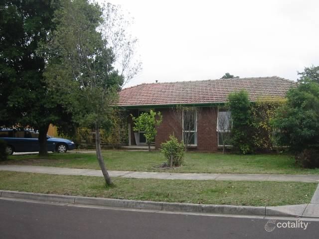 15 Greenlaw Cres, Berwick, VIC 3806