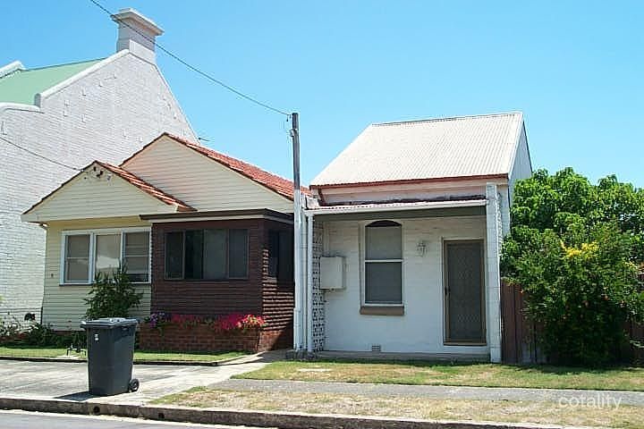 8 Ada St, Hamilton East, NSW 2303