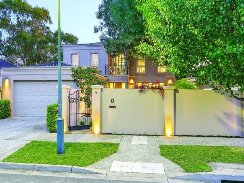 35 St Michaels Pl, Lake Gardens, VIC 3355
