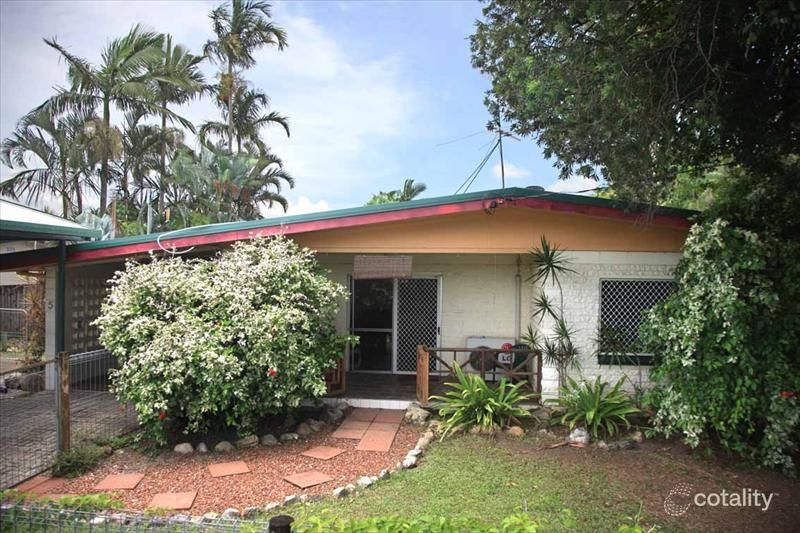 5 Leslie St, Mooroobool, QLD 4870