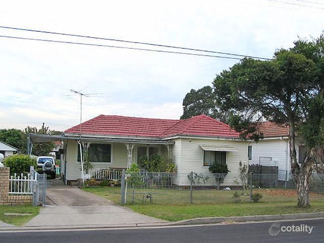81 Madeline St, Fairfield West, NSW 2165