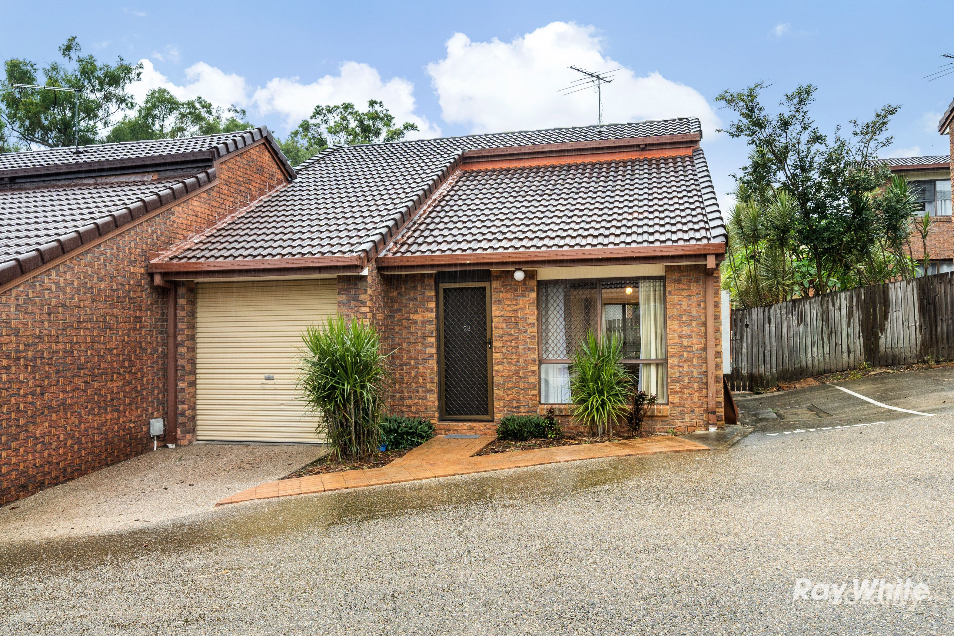 28/93 Barbaralla Dr, Springwood, QLD 4127
