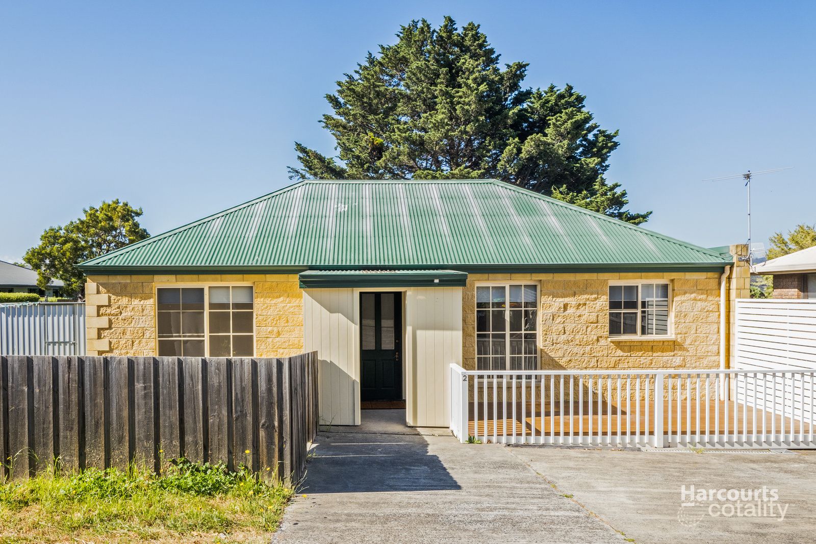2/147a Derwent Ave, Lindisfarne, TAS 7015