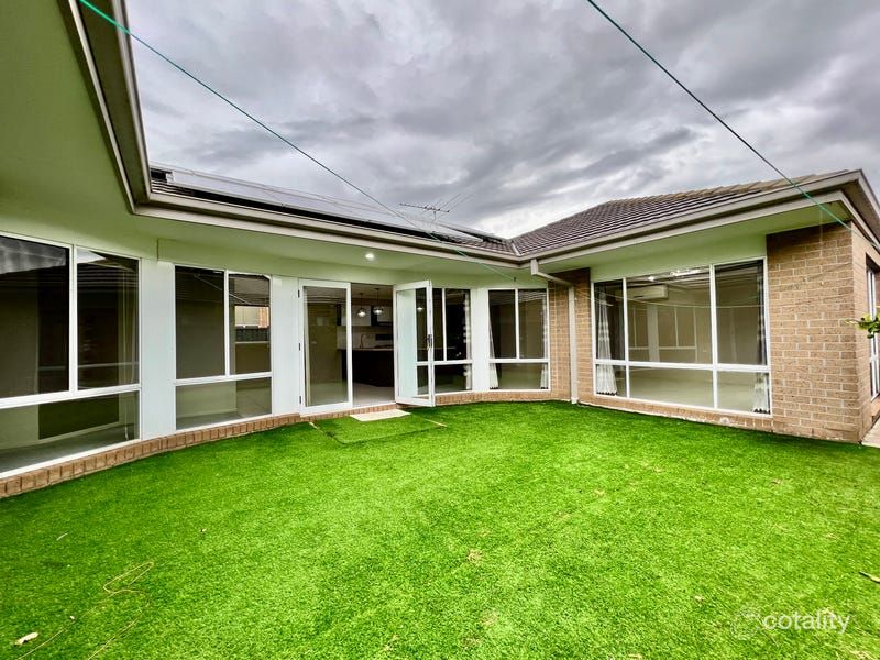 3 Hele Cl, Caroline Springs, VIC 3023
