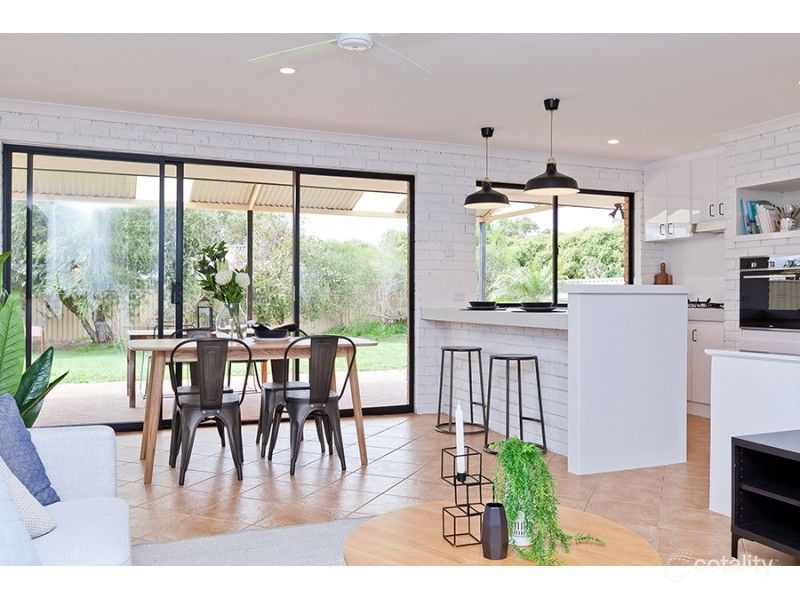 88 Greenfields Cir, Hocking, WA 6065