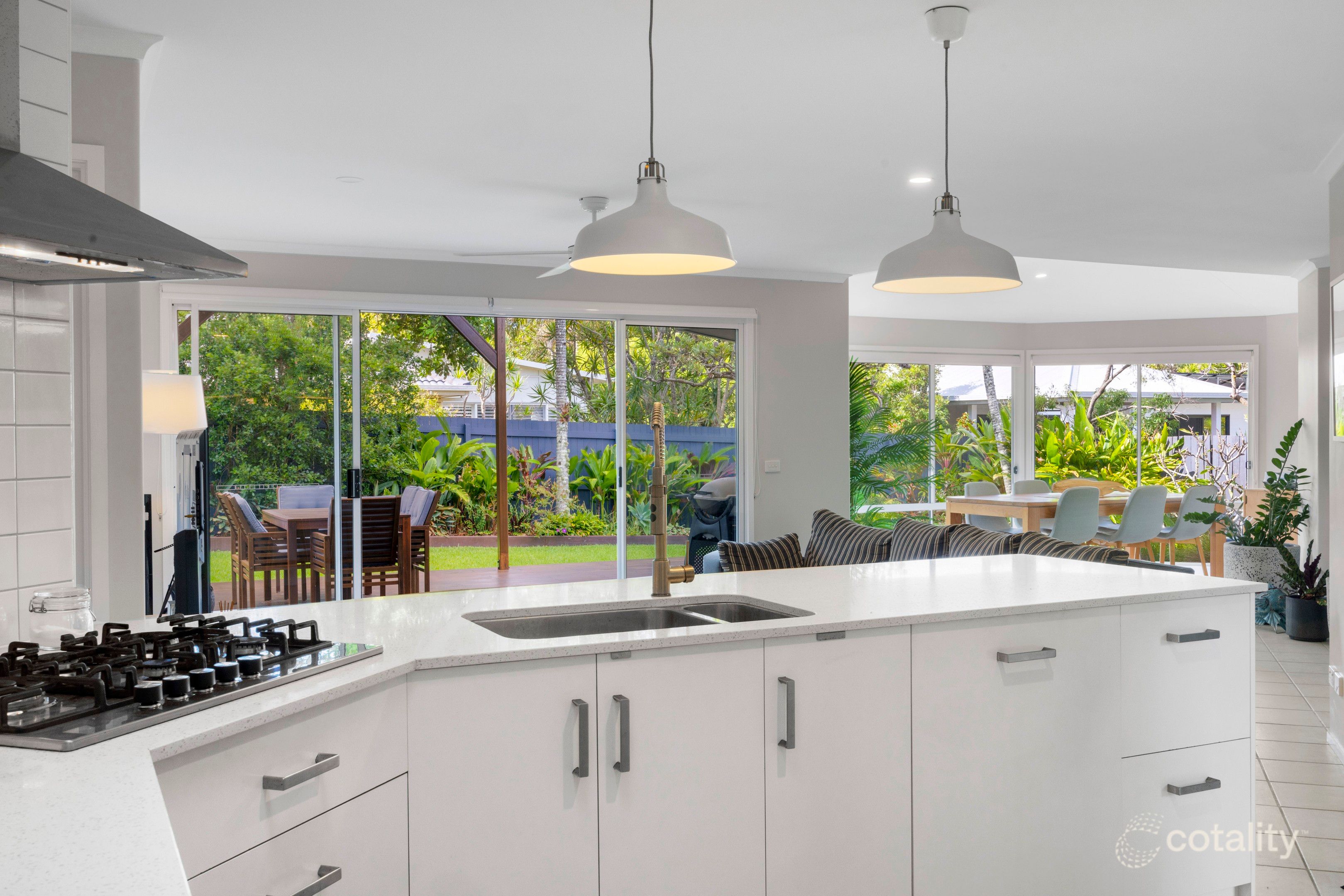 6 Hawley Ct, Sunrise Beach, QLD 4567