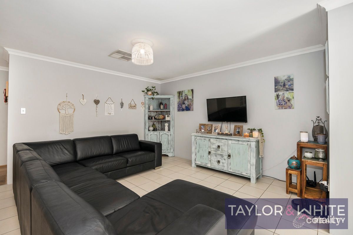 92 Shepperton Dr, Butler, WA 6036