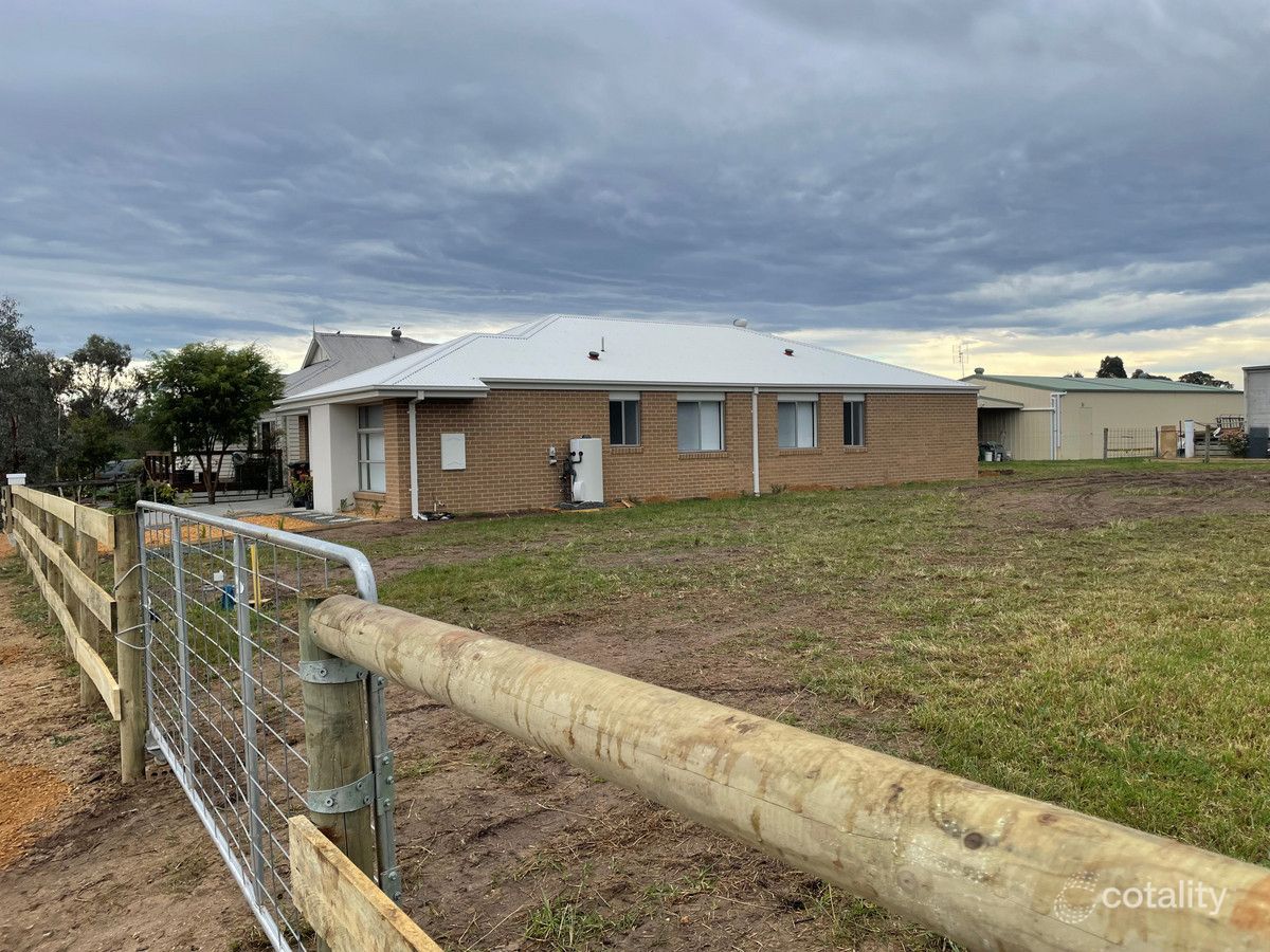 8 Falcon Gr, Metung, VIC 3904