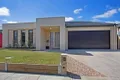 Property photo of 9 Woburn Crescent Manor Lakes VIC 3024