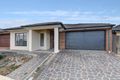 Property photo of 32 Gallantry Avenue Craigieburn VIC 3064