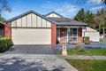 Property photo of 10 Crossdale Green Craigieburn VIC 3064