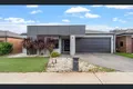 Property photo of 15 Jasper Way Cobblebank VIC 3338