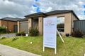Property photo of 4 Fleuve Rise Clyde North VIC 3978