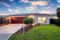 Property photo of 3 Half Moon Crescent Pakenham VIC 3810