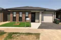 Property photo of 19 Bridport Circuit Tarneit VIC 3029