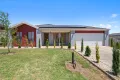 Property photo of 32 Davey Drive Drouin VIC 3818