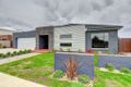 Property photo of 2 Cuzens Road Alfredton VIC 3350