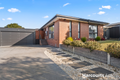 Property photo of 40 Ravenhill Crescent Endeavour Hills VIC 3802