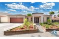 Property photo of 8 Oakville Place Craigieburn VIC 3064