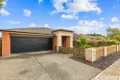 Property photo of 21 Dempster Way Berwick VIC 3806