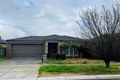 Property photo of 37 Brickwood Circuit Craigieburn VIC 3064