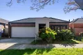 Property photo of 7 Viewbank Walk Caroline Springs VIC 3023