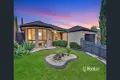 Property photo of 10 Nihila Court Hampton Park VIC 3976