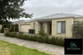 Property photo of 9 Lamington Drive Tarneit VIC 3029