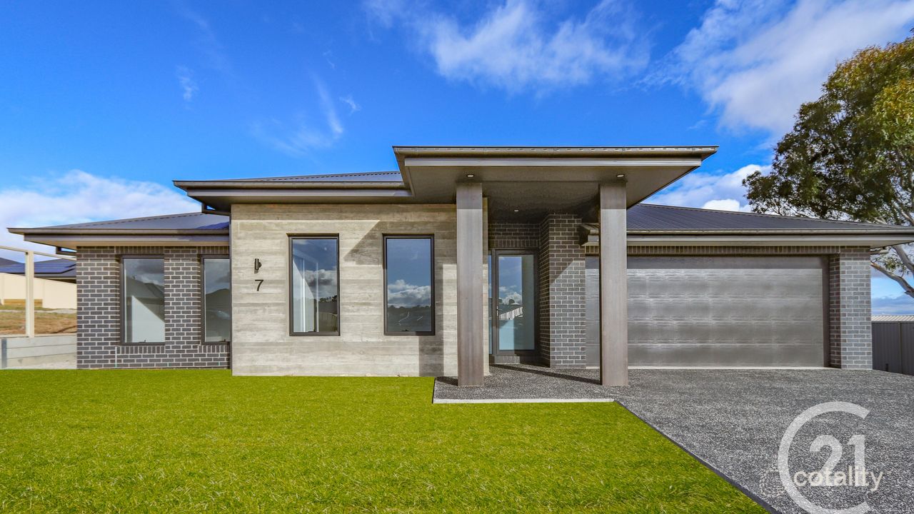 4-bedroom house at 7 Lyon Close, Kelso, NSW 2795, Bathurst, New South Wales