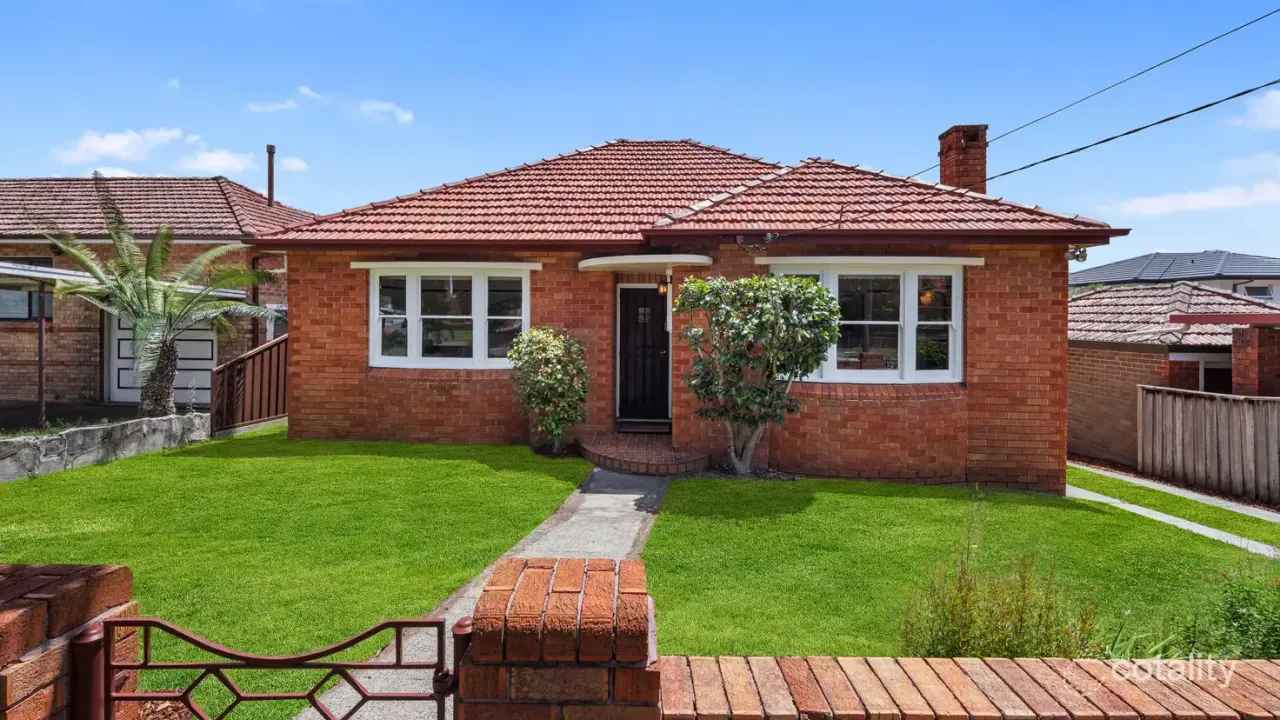 3-bedroom house at 33 Earlwood Crescent, Bardwell Park, NSW 2207, , New South Wales