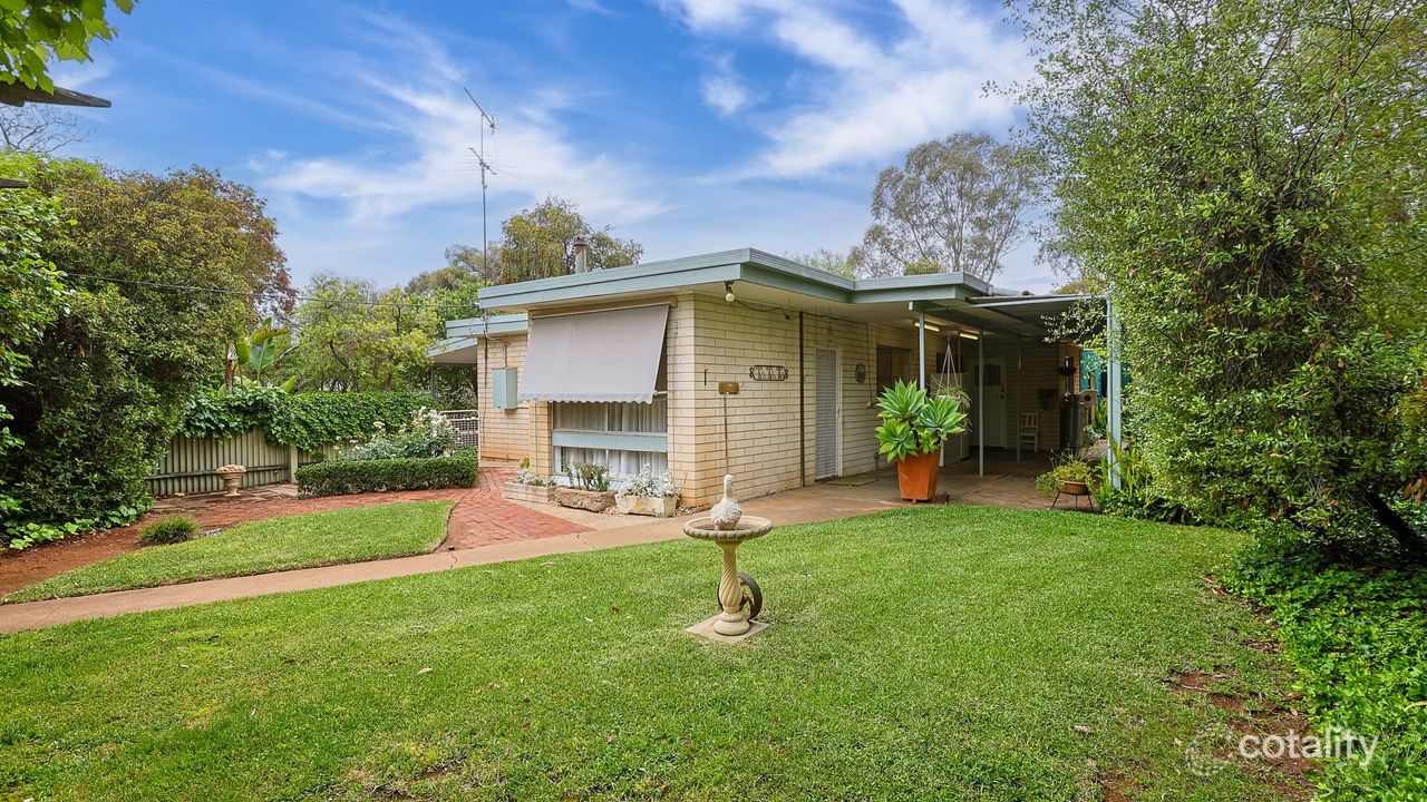 4-bedroom house at 52 Damour Road, Robinvale, VIC 3549, Swan Hill, Victoria