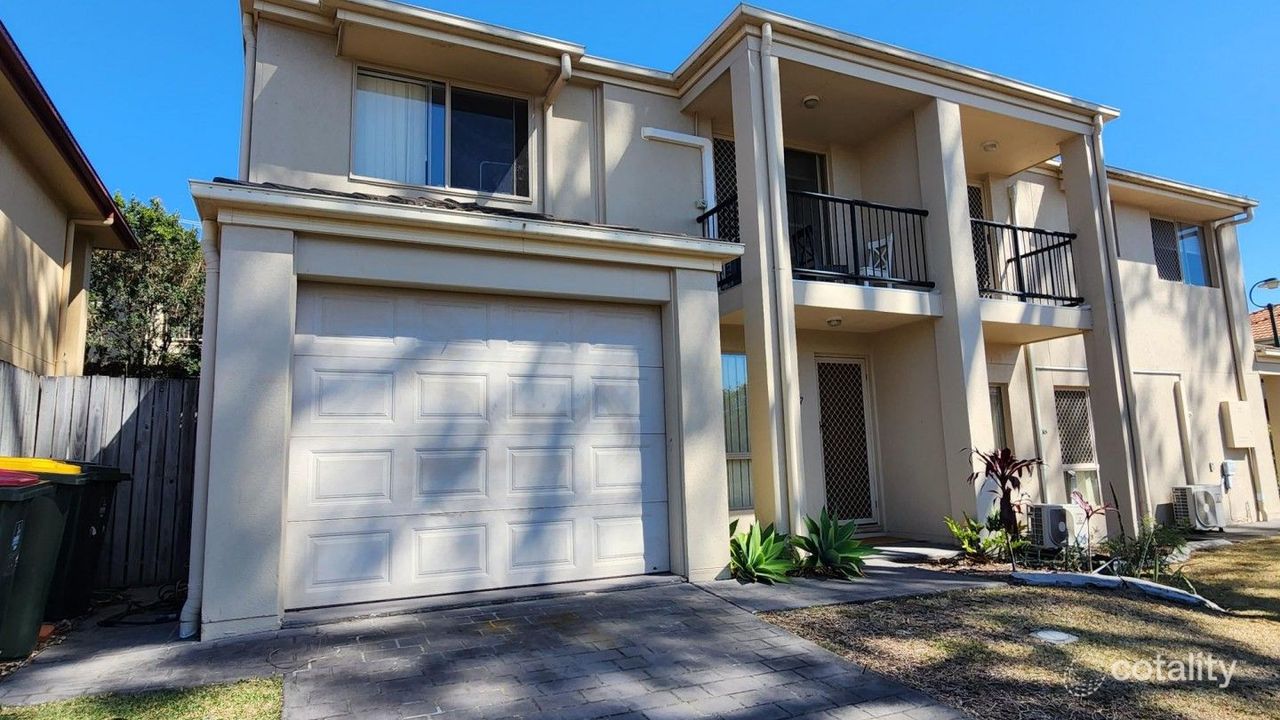 3-bedroom unit at 27/7 Johnston Street, Carina, QLD 4152, Brisbane, Queensland