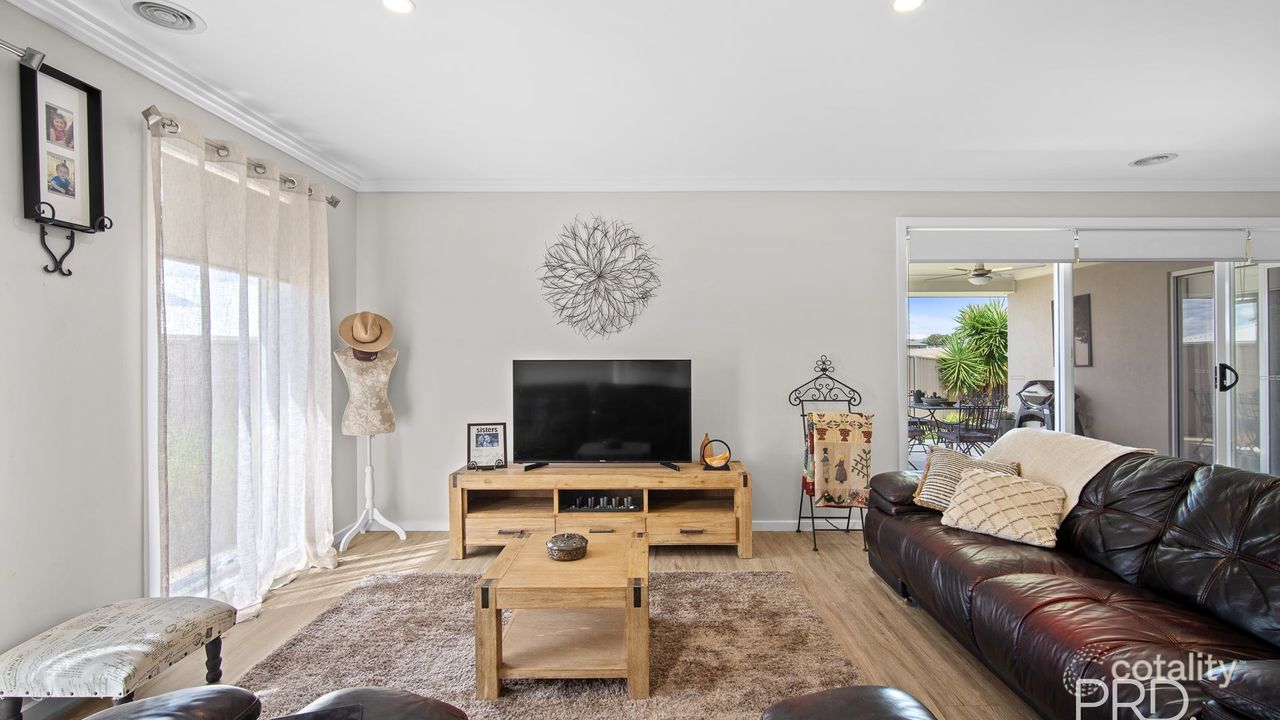 3-bedroom unit at 2/15 Chang Avenue, Lloyd, NSW 2650, Wagga Wagga, New South Wales